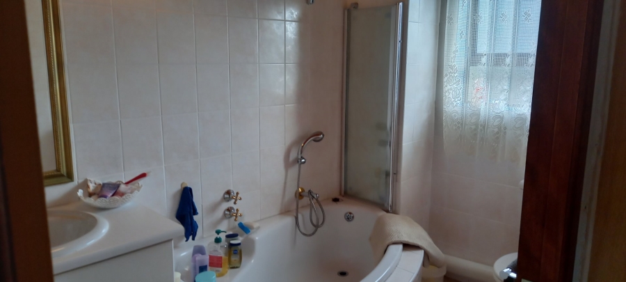 6 Bedroom Property for Sale in Bergsig Western Cape